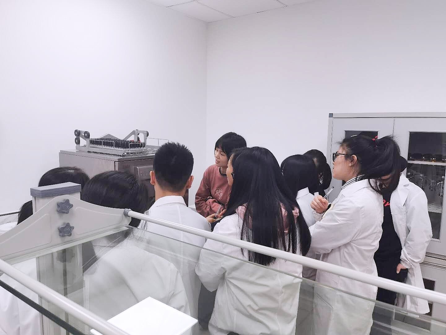 實(shí)驗(yàn)室洗瓶機(jī)，管家般的瓶皿清洗烘干解決方案
